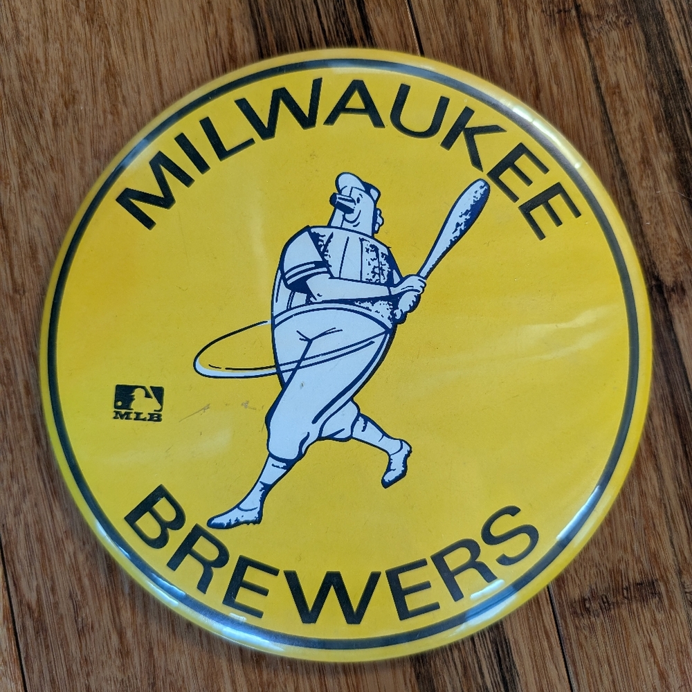 Vintage Milwaukee Brewers Barrelman Yellow Button